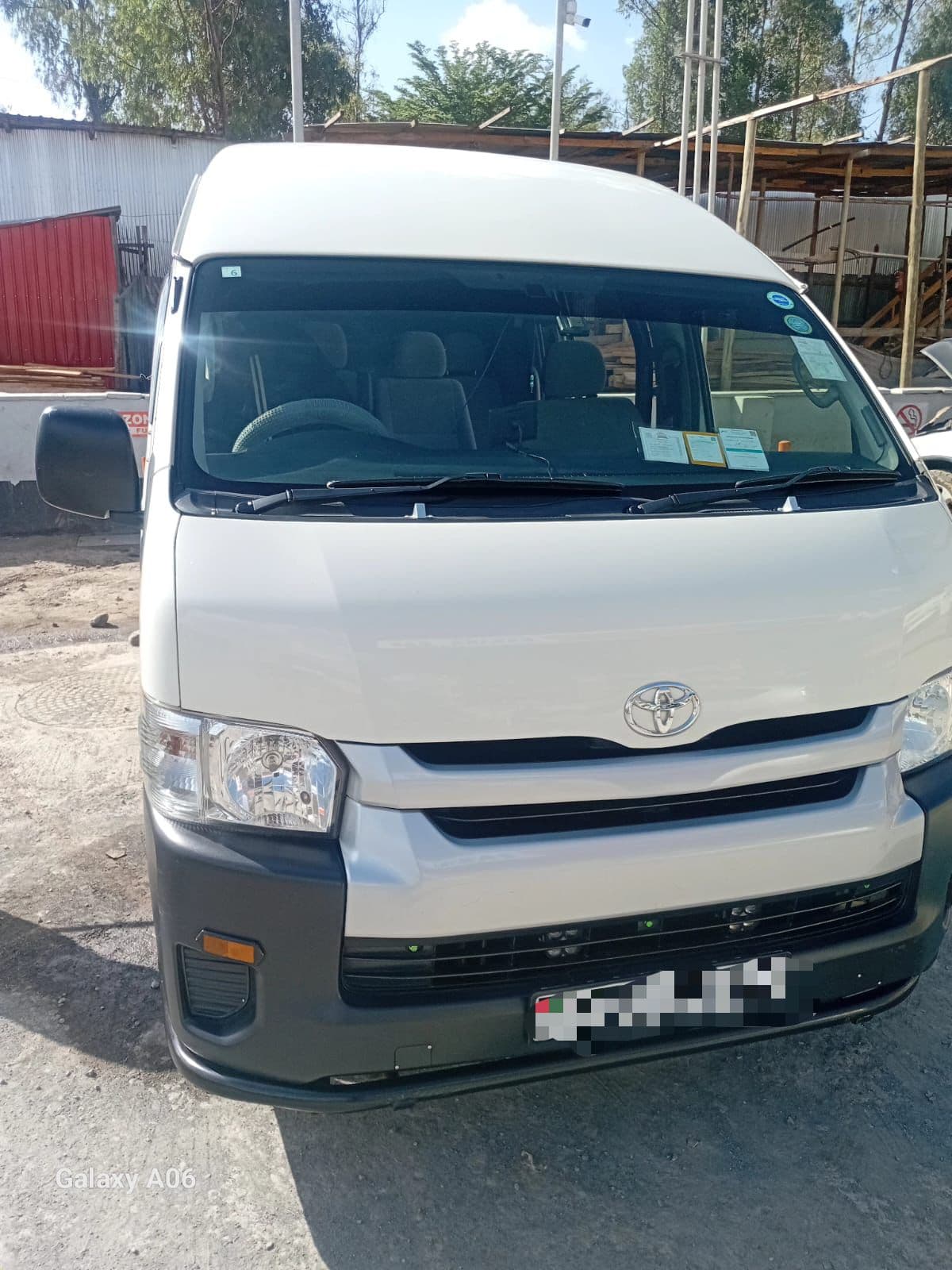 Commuter Van 14-Seater view 3