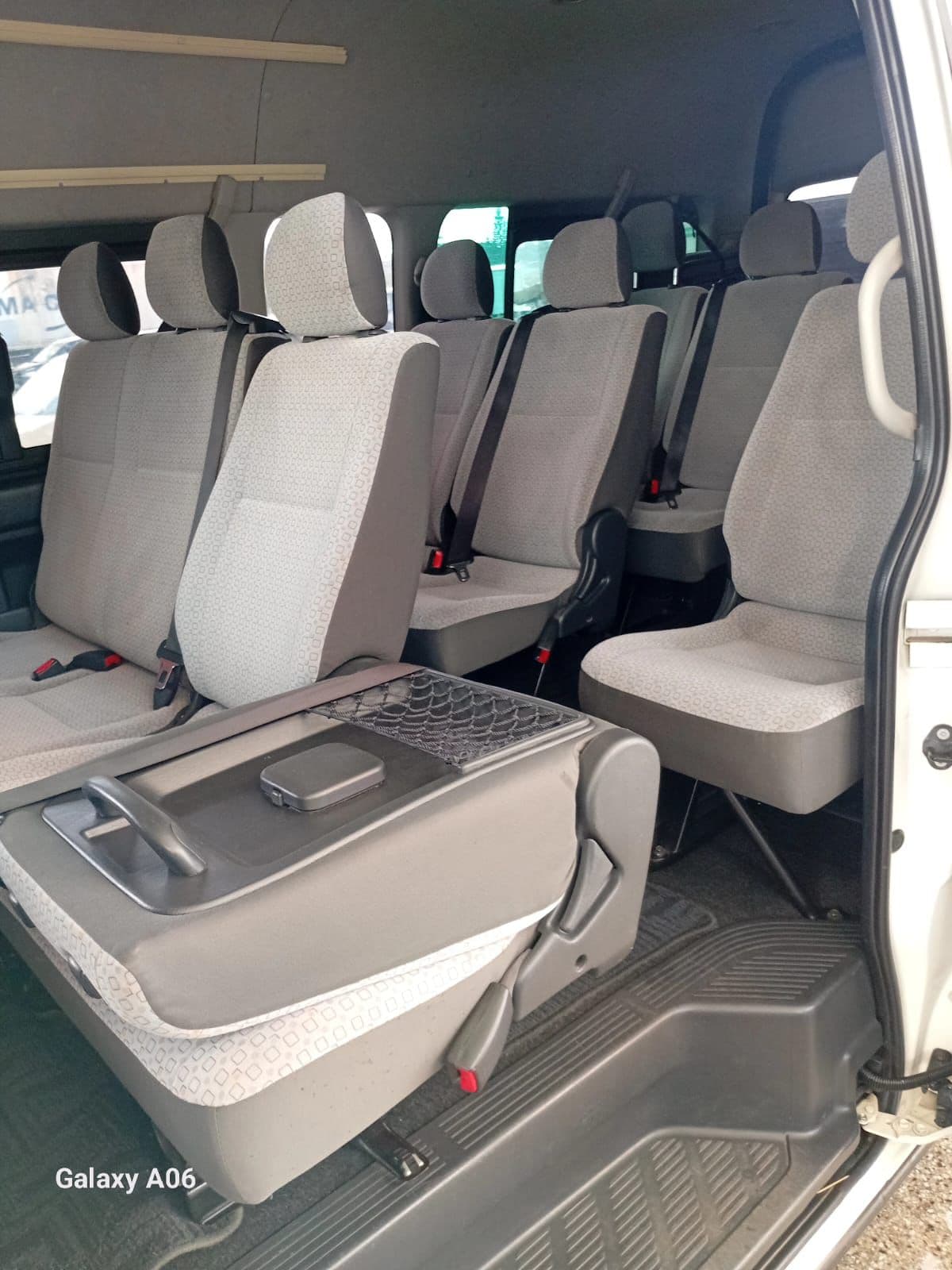Commuter Van 14-Seater view 4
