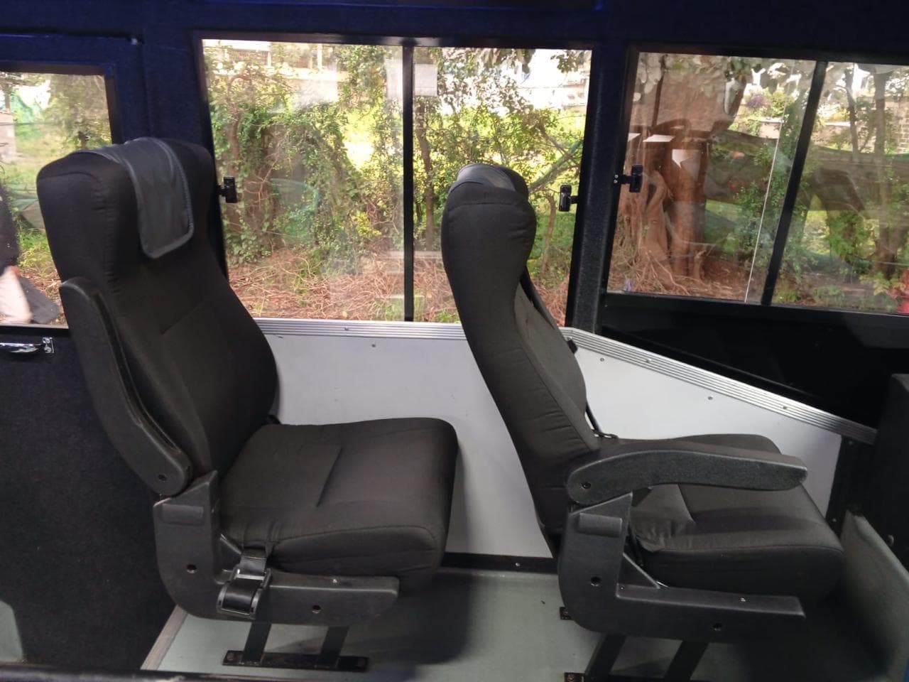 Mercedes Bus 33-Seater view 4