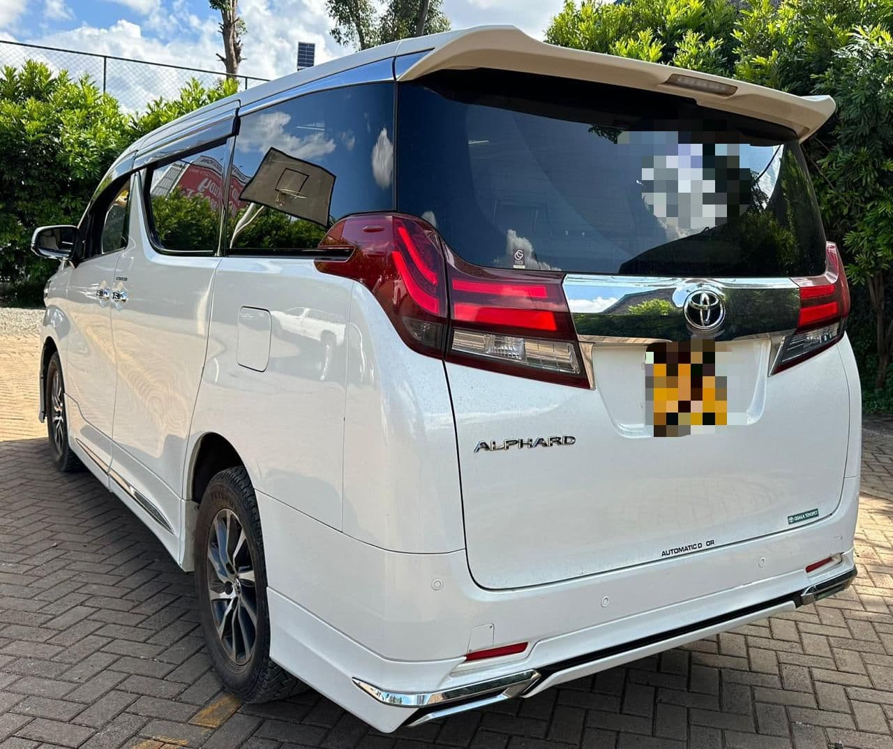 Toyota Alphard view 2
