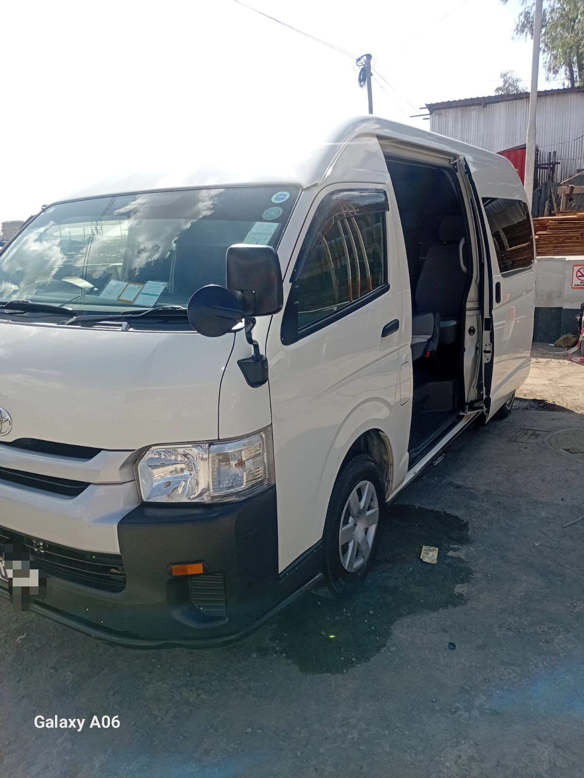 Commuter Van 14-Seater exterior