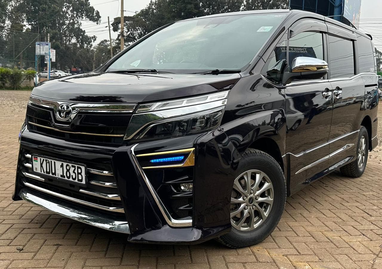 Toyota Noah view 1