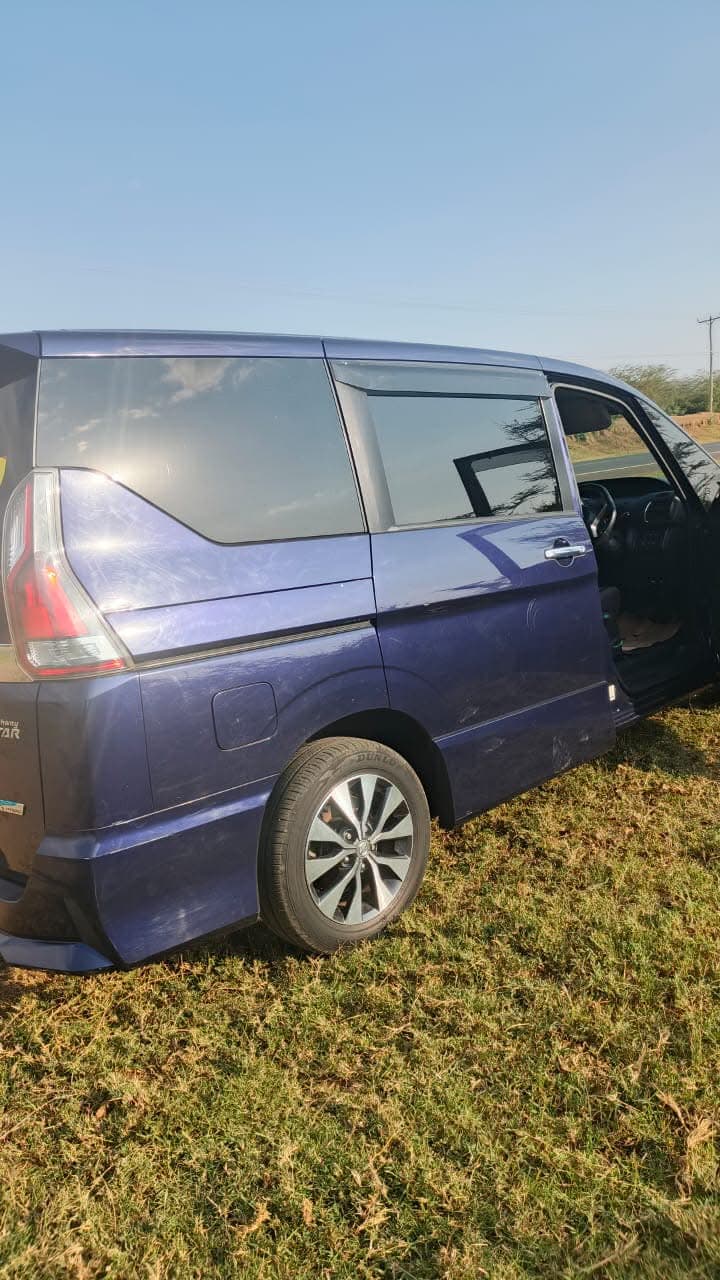 Nissan Serena view 3
